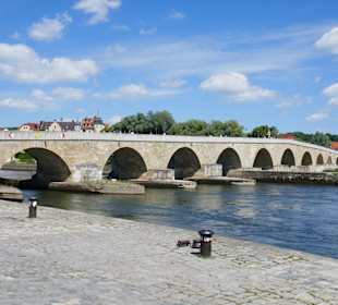 Die Brücke und der Strom