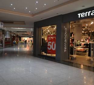 Shops in der Senzo Mall