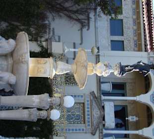 Eine der unzähligen Statuen