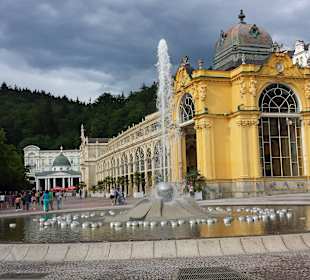 Große Fontaine und Trinkhalle im Kurpark