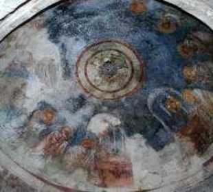 Kuppelfresken im Seitenbau der Basilika