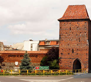 Brama Brodnicka wraz fragmentem murów obronnych.