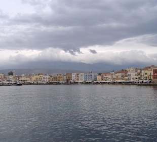 Blick von Stadtmauer auf den Hafen