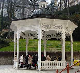 Svoboda Quelle direkt neben der Mühlbrunnkolonnade