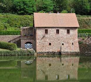 Außenansicht von Schloss Mespelbrunn