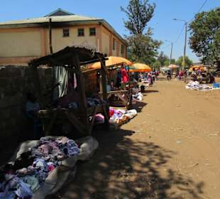 Unterwegs auf einem einheimischem Markt in Kisumu.