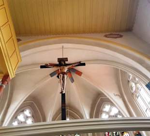 Christi mittig der Kirche