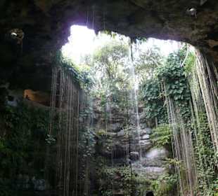 Mit kleinem Wasserfall