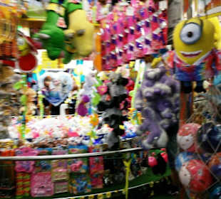 Luna Park im August Buden