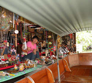 Damnoen Saduak Floating Market