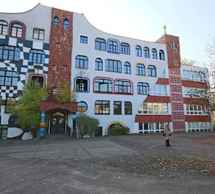 Hundertwasserschule Außenansicht