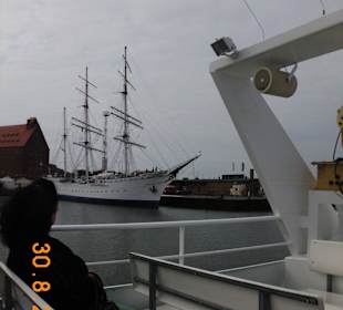 Gork Fock 1 im Hintergrund