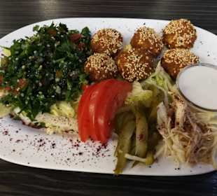 Falafwl mit Petersiliensalat