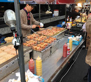 Myeongdong (Shopping- & Foodmeile)