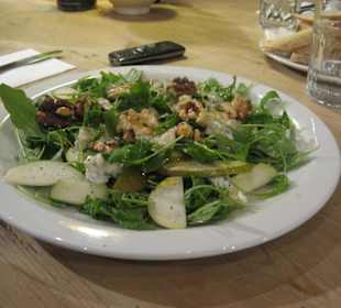 Insalata con pere,grana e gherigli di noce