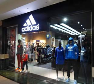 Markengeschäft in der Mall, teurer als bei uns