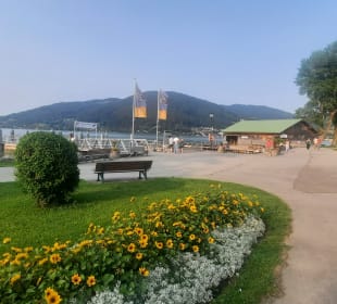 Bad Wiessee Promenade am See entlang