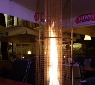 Vor dem Lokal Elephant