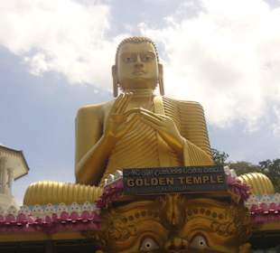 Goldener Buddha bei Dambulla