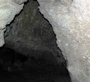 Im Inneren der Oswaldhöhle
