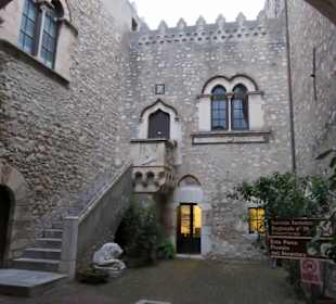 Palazzo Corvaja  Innenhof