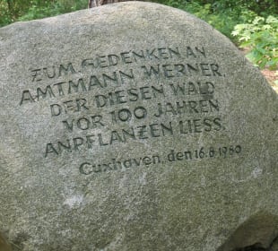 Beim Finkenmoorteich: Gedenkstein Amtmann Werner