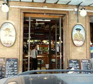 Typische Taberna in der Altstadt Sevillas