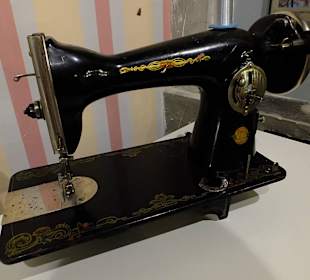 Maszyna, na której szyto lalkę Misia Uszatka