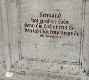 Platz am Kriegerdenkmal Auingen