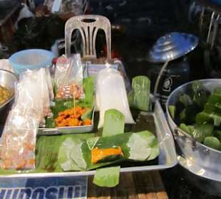 Der Bangtao Nacht-Markt mit Angeboten 013