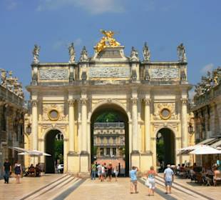  Der Triumphbogen am Place Stanislas 
