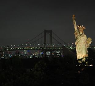Rainbow Bridge à Odaiba la nuit