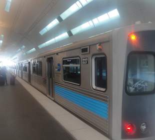 Miami Airport-peron koleii miejskiej.