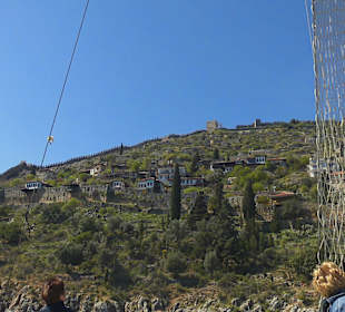 Hier sieht man schön die Burgmauer