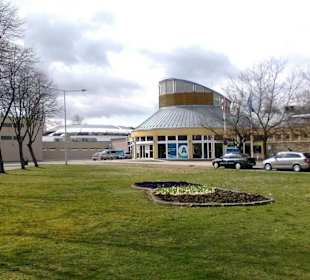 Haupteingang der öffentlichen Therme