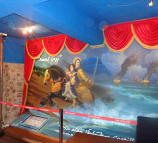 Malerarbeiten an der Wand im Turm