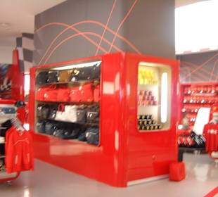 Yas Island Abu Dhabi Ferrari World - Souvenirshop