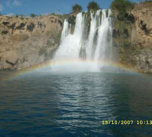 Der Alexander Wasserfall mit Regenbogen