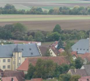 Blick auf Oberschwarzach mit Schloss und Kirche