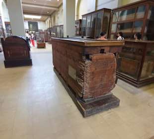 Pyramiden und Ausgrabungsfund