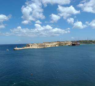 Blick auf die Hafenausfahrt vom U.Barrakka Gardens