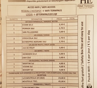 Die Preisliste (Stand 03.2019) der Minibar im Zimmer. Hotel Terminus Lyon