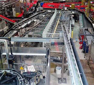 In der Flaschenabfüllung der Brauerei Stiegl