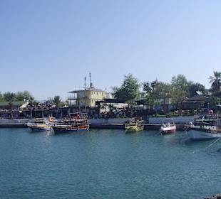 Hafen mit Restaurants