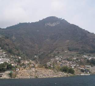 Widok na miasto Atitlan