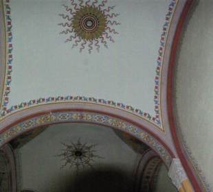 Deckenkonstruktion und Malerei