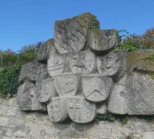 Über den Stein-Wein-Pfad durch den Weinberg