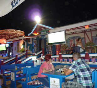 Partyhütte mit deutschem Fußball