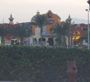 Gegenüberliegende Einkaufsmeile