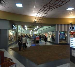 Überdacht, klimatiseirt, da macht Einkaufen Spaß.